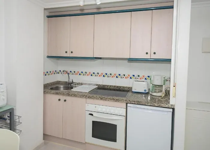 Oasis: Equipped With Terrace, Pools & Free Amenities *